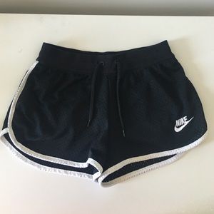 Black Nike shorts mid waisted